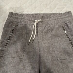 Athleta Gray Cabo Linen Pant
Size 6, wide leg